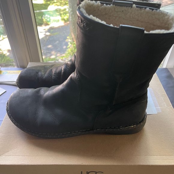 UGG Aliso Black Boots 13 main image 11